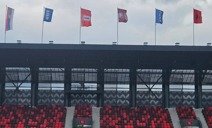 Federata Serbe rikthen flamurin shqiptar në stadiumin ku do të luhet ndeshja, e hoqën për të shmangur incidentet.. (FOTO) 