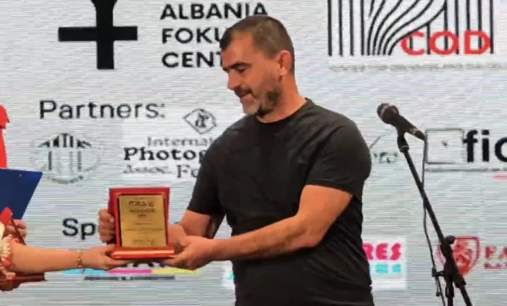 FIER – Neritan Trifoni mes fituesve të “Fokus 16”, aktiviteti ndërkombëtar i fotografisë përmbyllet me sukses