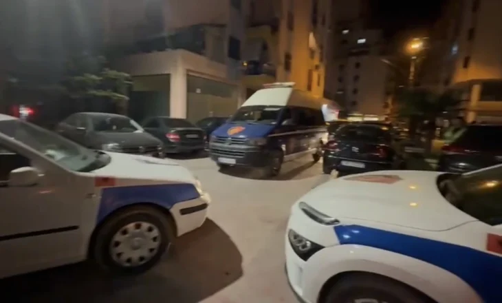 Fier – Policia nis procedime penale dhe bllokime automjetesh në lagjen “Konferenca e Pezës”