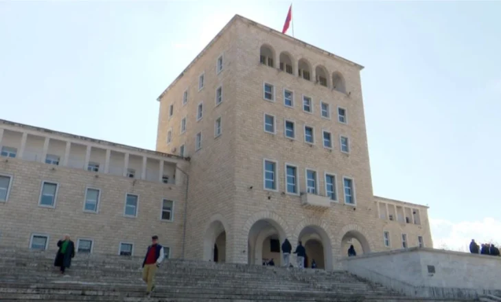 Fillimi i vitit të ri akademik, këtë vit 15% më pak regjistrime në arsimin e lartë në Shqipëri…