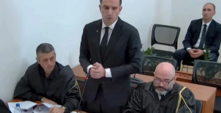 Fjala e Veliajt para gjykatës/ B… çeliku që gjuajti me pambuk