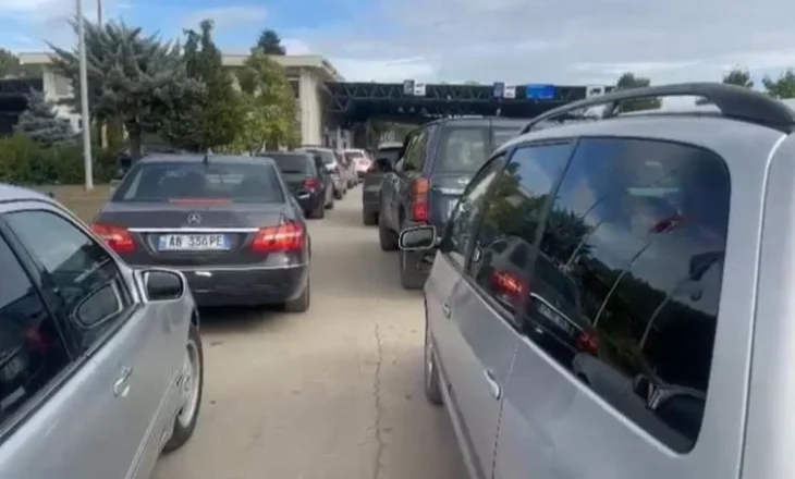 Fluks në pikën kufitare të Qafë-Thanës, numër i lartë automjetesh drejt Maqedonisë së Veriut
