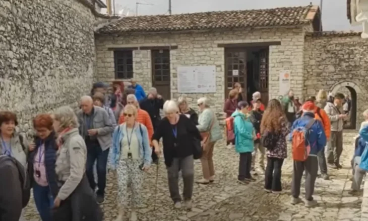 Fluks turistësh në Berat/ Rritet numri i vizitorëve, muzeu “Onufri” mbetet destinacioni i preferuar
