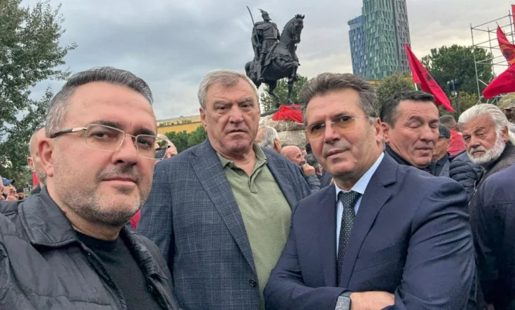 FOTO/ PD vendosi të mos merrte pjesë në protestë, aleatët e Berishës shfaqen në tubimin e organizuar për UÇK-në