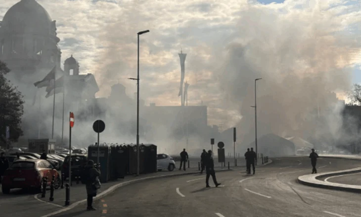 FOTO/ Të shtëna në zemër të Beogradit, një i plagosur afër Parlamentit, kapet autori