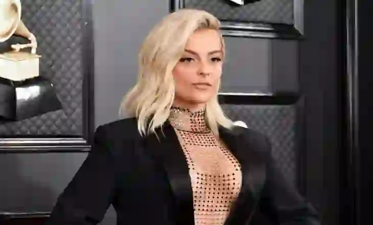 FOTO/ “Yessssssss!” – Bebe Rexha feston me emocion fitoren e Shqipërisë ndaj Serbisë