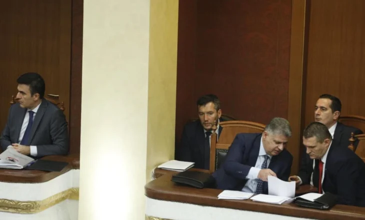 FOTOT- 2 orë në pritje! Krerët e drejtësisë në llozhat e Kuvendit, PS kërkon të pyeten me shkrim, PD me gojë