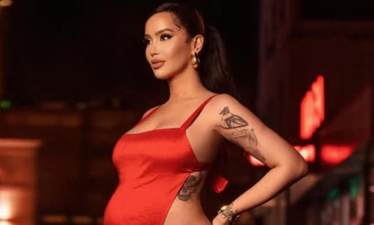 Fotot dhe intervistat për varrimin e vëllait të Gjestit, Dafina Zeqiri reagon ashpër: U trondita
