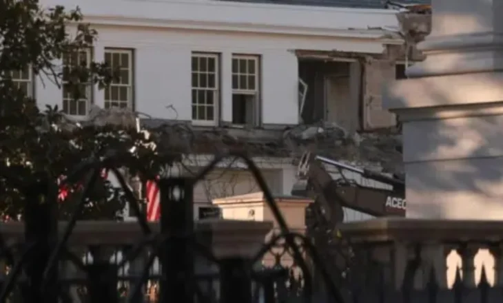 FOTOT/ Shembet një pjesë e krahut lindor të Shtëpisë së Bardhë, Trump nis ndërtimin e sallës së re të ballove me kosto 250 mln dollarësh