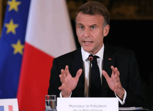 Franca në pritje të kryeministrit të ri, Macron mbyll takimin me liderët politikë!