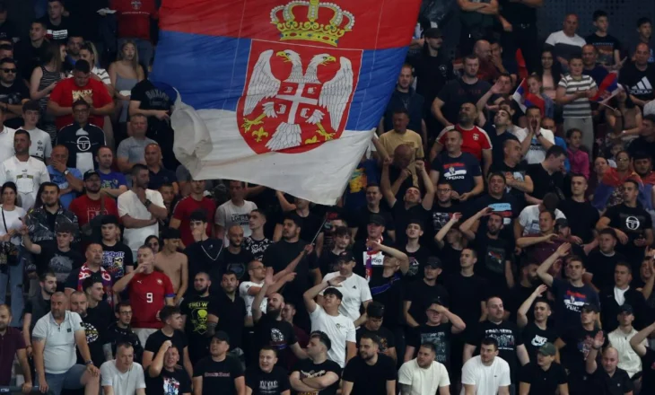 Frikë nga tifozët, FIFA “zbut” Serbinë, i “fshin” ultrasit, vetëm bileta të personalizuara