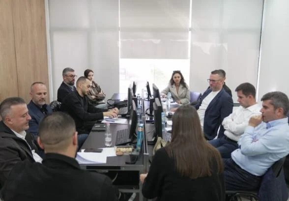 Fushata për Tiranën/ Florian Binaj prezanton planin e veprimit me përfaqësuesit e opozitës