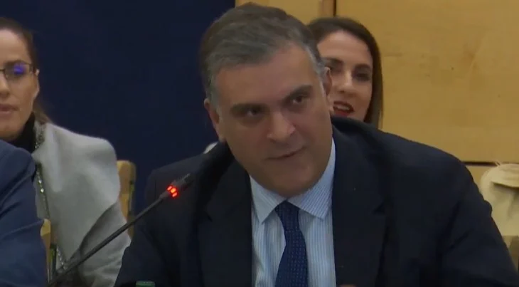 “‘Gjakderdhja’ financiare e aferave korruptive vijon ende”/ Komiteti Parlamentar, reagon Blushi: Arrestimet e…