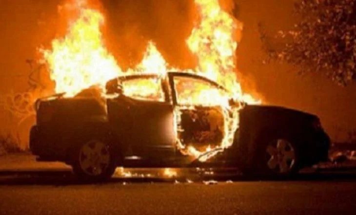 Gjendet një makinë e djegur në Tapizë të Fushë-Krujës, brenda saj zbulohen dy automatikë