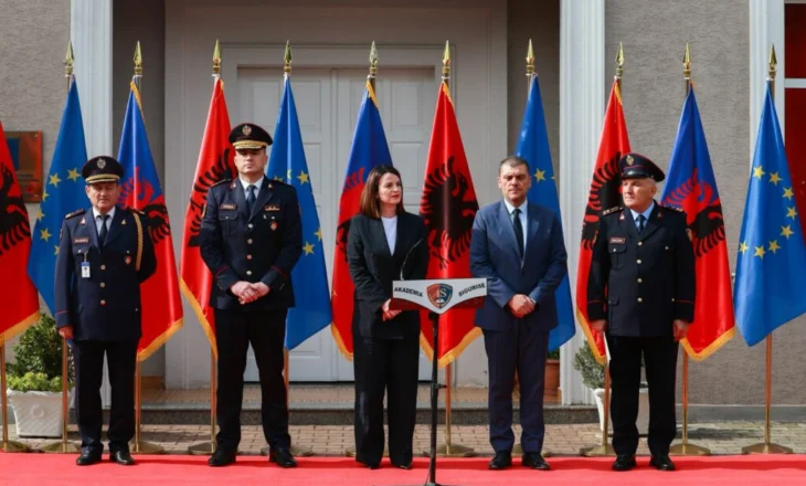 Gjenerata e re e Policisë, ministrja Koçiu: Ju mbani një uniformë të rëndë…