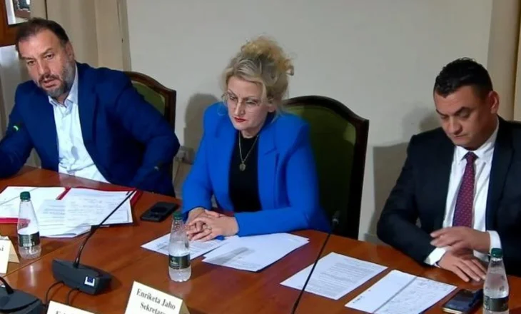 ‘Gjinia’ hap debat! PD: Ekzistojnë dy, që në lindje! PS kundër: Jo më vetëm “burrë” dhe “grua”