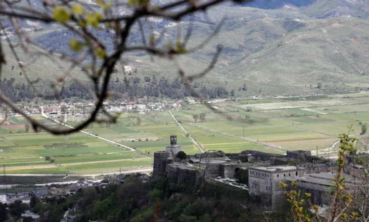 Gjirokastër, ndalohet 50-vjeçari për ndërtim pa leje