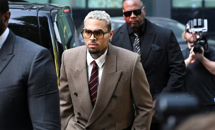 Gjykata në Londër vendos për fatin e Chris Brown pas incidentit në klubin “Tape”