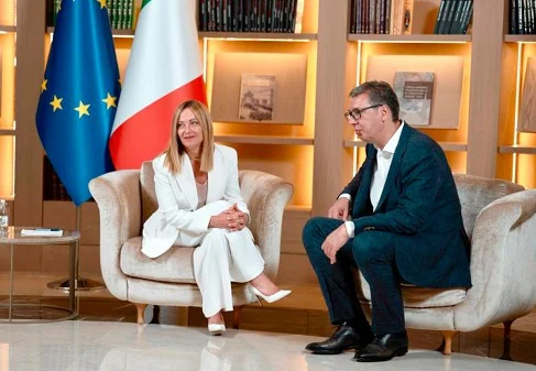 Goditje edhe nga Meloni, Vuçiç ka gjithnjë e më pak aleatë në Evropë, pse rezoluta e PE zbuloi sfidat e vërteta serbe