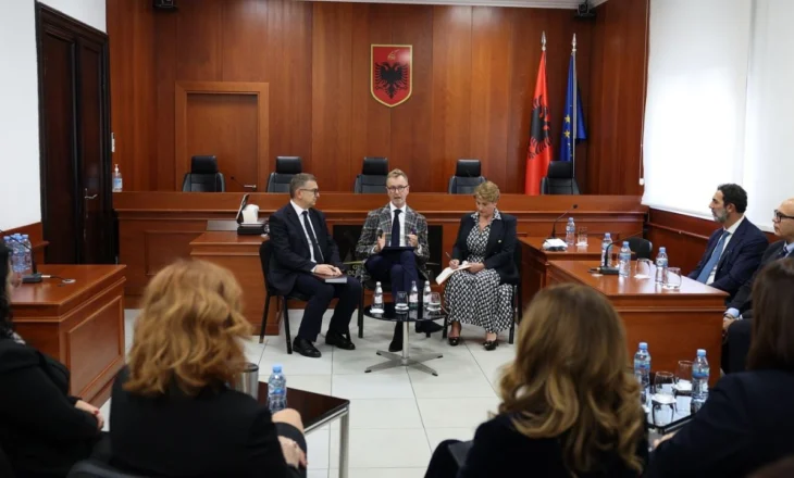 Gonzato takim me kryetarin e Kolegjit të Posaçëm të Apelimit, ambasadori: Procesi i vettingut të përfundojë deri në qershor të 2026-ës