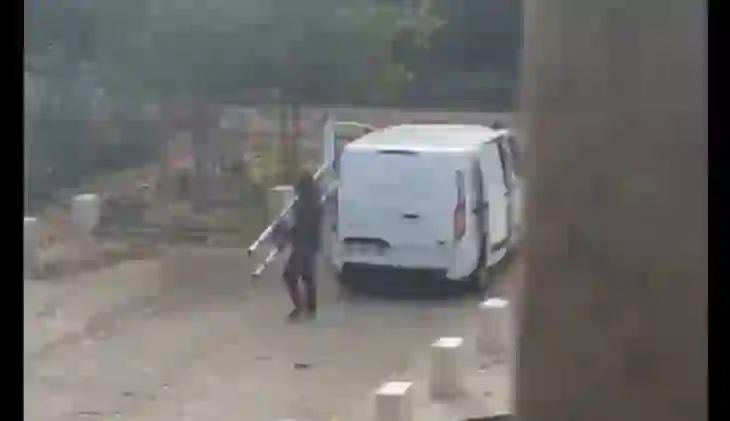 Grabitje e re në Francë: Burra të maskuar si oficerë policie hynë me forcë në një punishte ari në Lyon