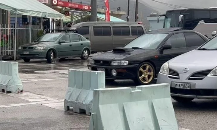 Greva e doganierëve grekë, dhjetëra qytetarë në pritje për kaluar kufirin në Kakavijë