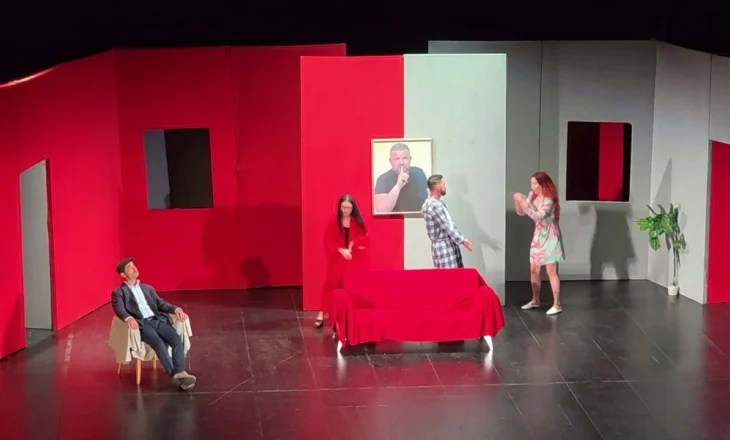 “Gruaja e burrit tim”/  Në teatrin “Bylis” në Fier, komedia me regji të Kiço Londos