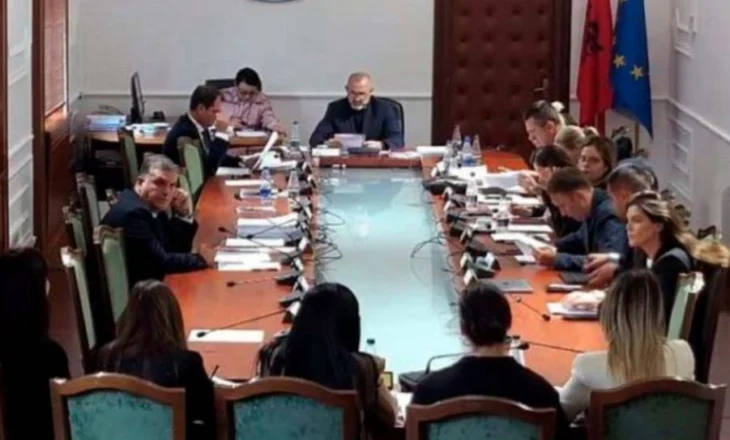 “Grushti” i parë nga Rama ndaj prokurorëve specialë, PS voton e vetme rezolutën për Prokurorinë e Posaçme…