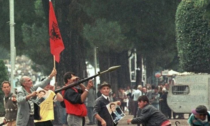 “Grushti i shtetit i Berishës më 1998” përfundon në SPAK, avokati Beqiri kallëzon ish-kryeministrin dhe 9 të tjerë