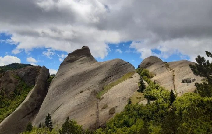Guri i Cjapit, një perlë e natyrës në zonën e Korçës (Foto)