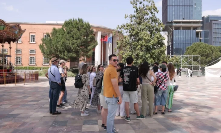 Gushti muaj i mbarë, 35% turistë më shumë në hotele. Shifrat e INSTAT tregojnë mbizotërimin e të huajve