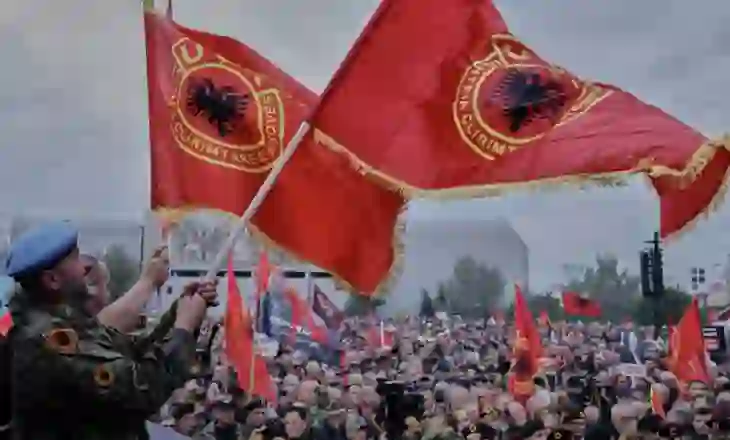 “Historia e luftës nuk mund të rishkruhet”! Djali i Jakup Krasniqit mbështet protestën e Tiranës