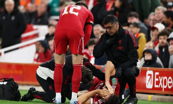 Humbja në Champions lë pasoja te Liverpool, dy dëmtime për Slot para ndeshjes me Chelsea