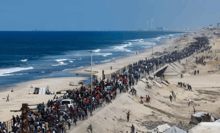 Hyrja në fuqi e armëpushimit në Gazë, palestinezët nisin të rikthehen në shtëpitë e tyre