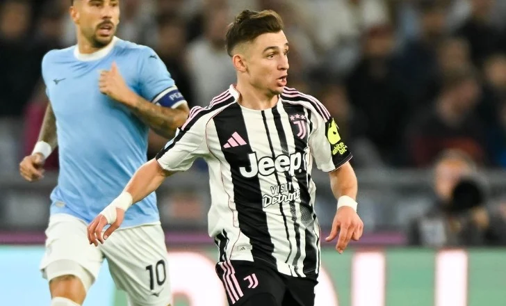 Hysaj dhe Zhegrova e shohin nga stoli, Lazio-s i mjafton një gol ndaj Juventusit. Tudor drejt shkarkimit
