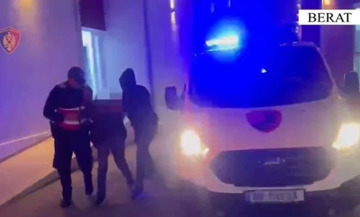 I dënuar me 29 vite burg në Itali, arrestohet i shumëkërkuari në Berat, në pranga dhe miku që e strehoi