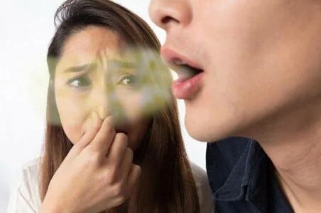 I keni ditur? Këto janë ushqimet që shkaktojnë erën e keqe të gojës