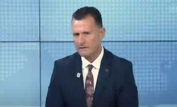 “Ilir Meta del në tetor”, Kujtim Cakrani zbulon: Ai po shkruan libër në qeli, do shihni çudira!