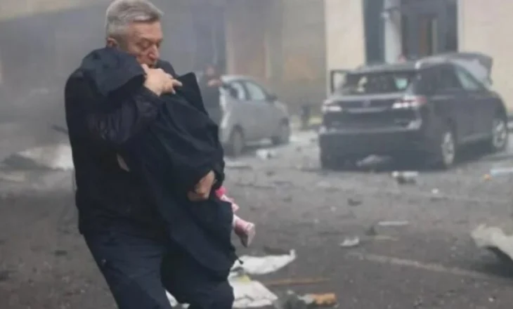 Imazhi që preku botën/ Si u shpëtuan 48 fëmijë nga sulmi rus në një çerdhe në Kharkiv