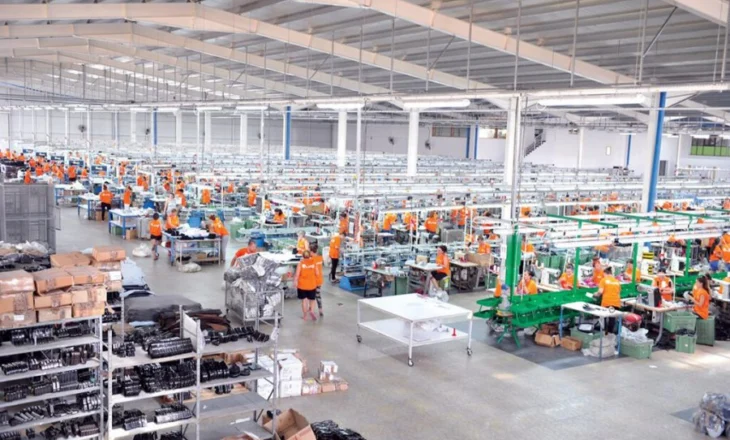 Industria zhytet më shumë në krizë/ Punësimi në fason ra me një të pestën