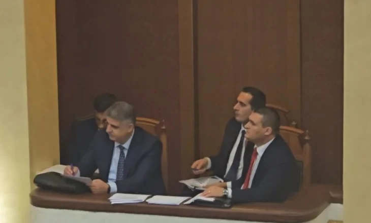 Institucionet e drejtësisë raportojnë sot në Kuvend, opozita bllokon procesin! Berisha:  Po na hiqni të drejtën të bëjmë pyetje si burri-burrit