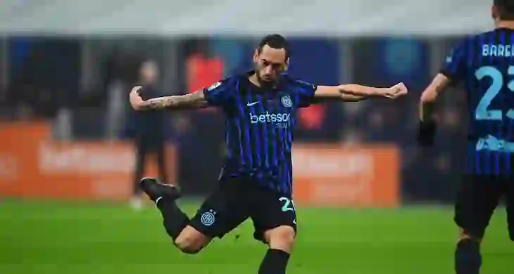 Interi “zgjohet” në pjesën e dytë, zikaltërit rikthehen te suksesi, mposhtin Fiorentinën