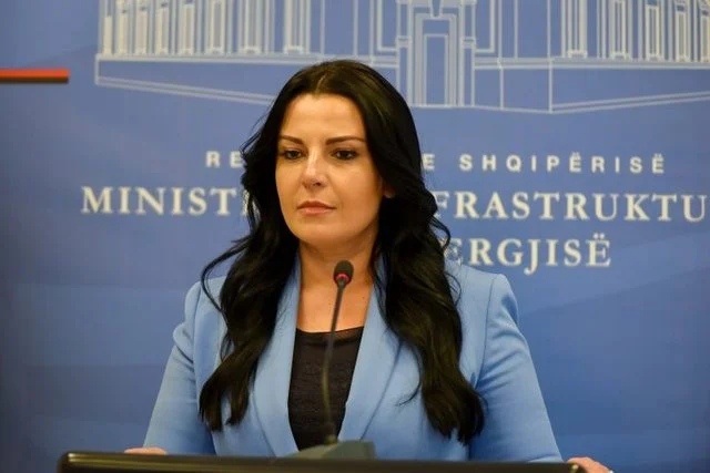 “Ironia e fatit”,  7 vite më parë Pamela Qirko vlerësonte prokurorin, sot del para tij si motra e të pandehurës Balluku