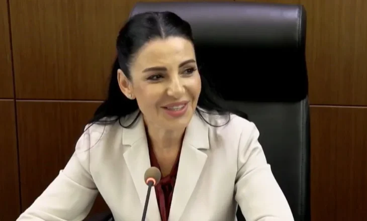 Ish-deputeti i PS në krye të Postës Shqiptare, Balluku prezanton Etjen Xhafajn: Profesionist i sprovuar me eksperiencë