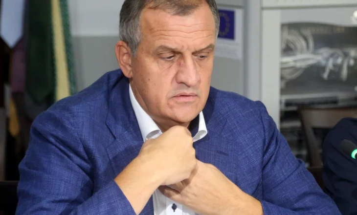 Ish-ministri Beqaj kërkon një Diella në qeli për… leximin e dosjes së tij