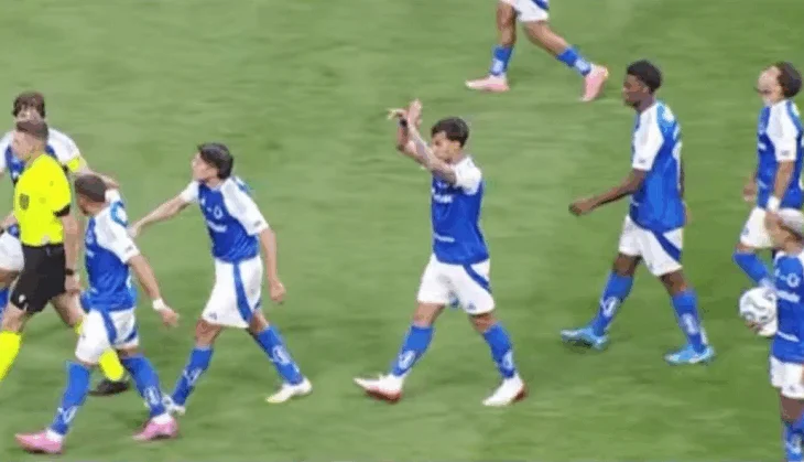 Ish-ylli i Juventus-it “skuqet” pa bërë faull: gjesti ishte i pafalshëm (Video)