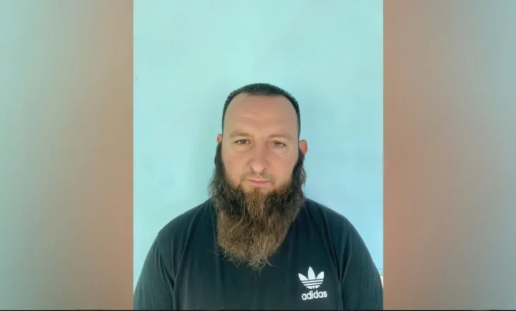 Iu gjet arsenal armësh në banesë, Gjykata e Fierit lë në burg Milasin Ramajn
