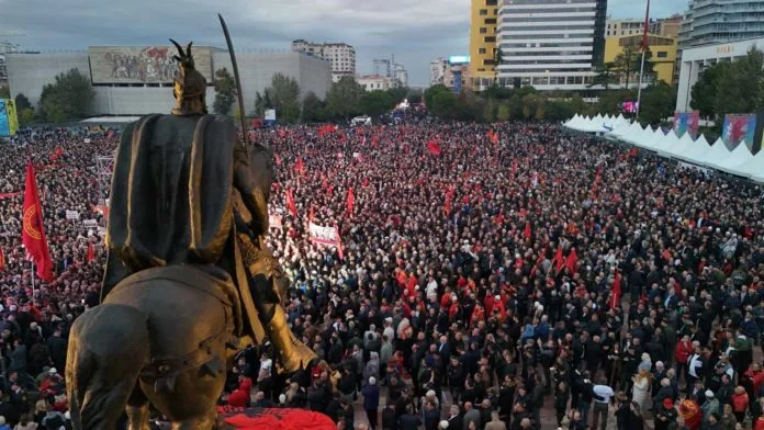 Jehonë në mediat ndërkombëtare, për protestën për mbështetjen e UÇK në Tiranë