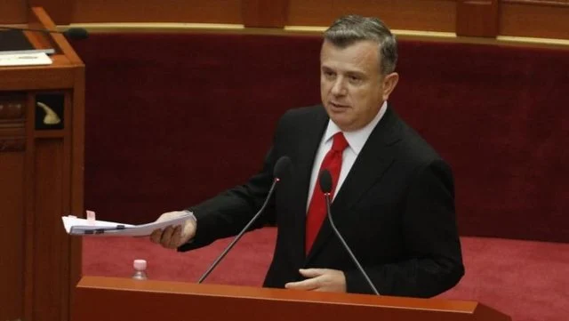 “Ju s’e keni mendjen në mësim, kur ta keni…”/ Balla ironizon opozitën: Sqarime, për dikë që bën vetëm zhurmë!