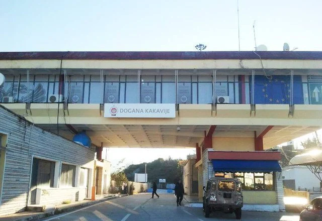 Kakavija mbyllet për 4 orë, ja kush lejohet të kalojë kufirin